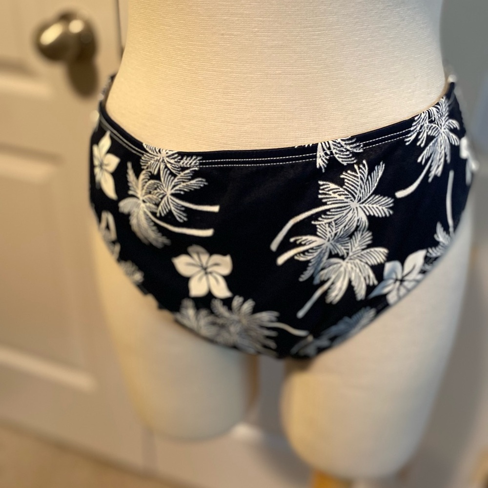 St Johns Bay Navy & White Tropical Floral Two Pc Swim Suit w Wrap Cover up - Picture 3 of 10